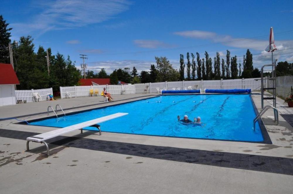 Camping & Chalets De La Demi-Lieue Hotel Saint-Jean-Port-Joli Buitenkant foto