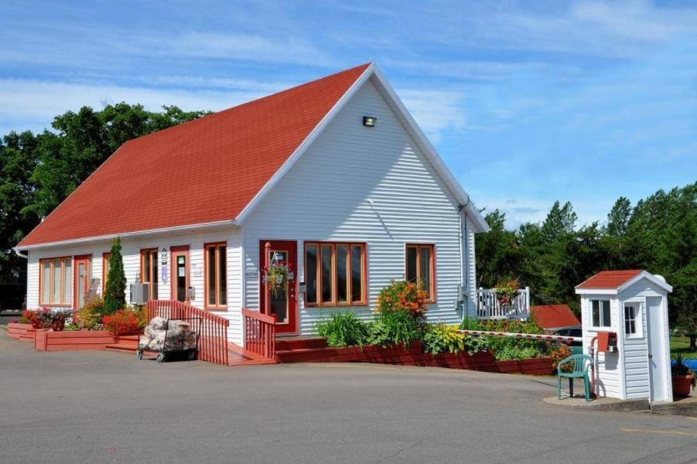 Camping & Chalets De La Demi-Lieue Hotel Saint-Jean-Port-Joli Buitenkant foto