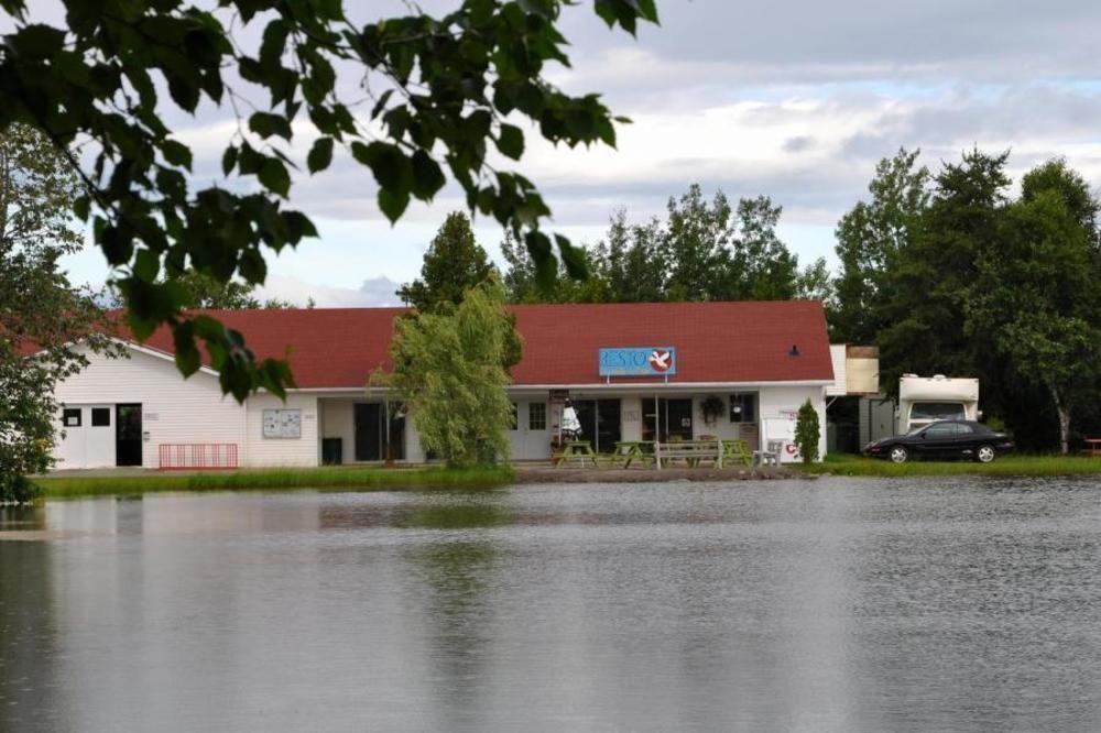 Camping & Chalets De La Demi-Lieue Hotel Saint-Jean-Port-Joli Buitenkant foto